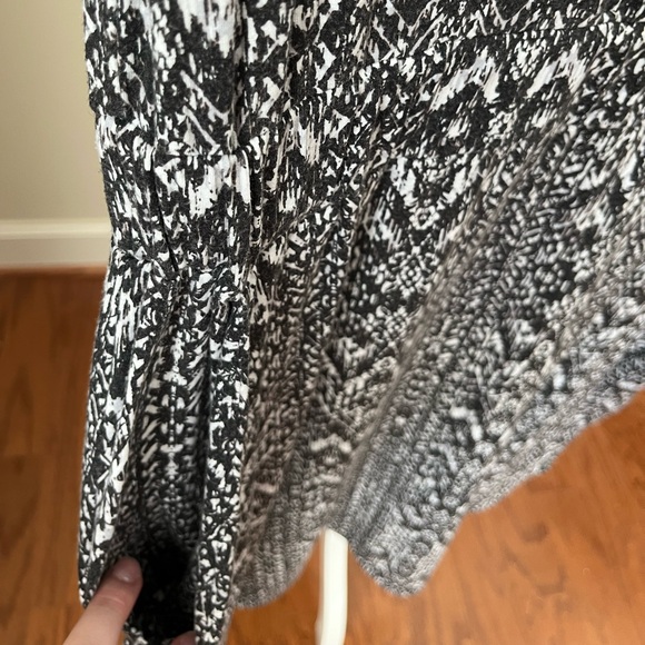 Athleta Black & White Aztec Print Dress- M - Picture 4 of 5